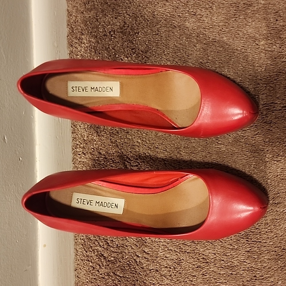 Steve Madden Red Spikely Heels, Sz 8.5